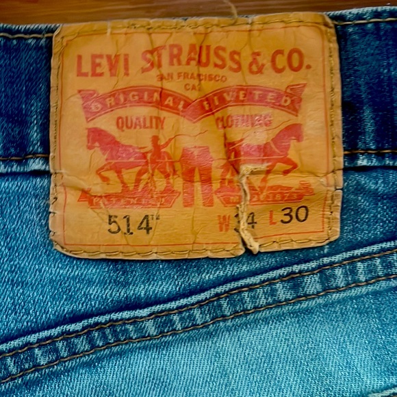 Levi Strauss & Co. 514 Denim Jeans 34x30 with Right Knee Tear - Picture 3 of 3